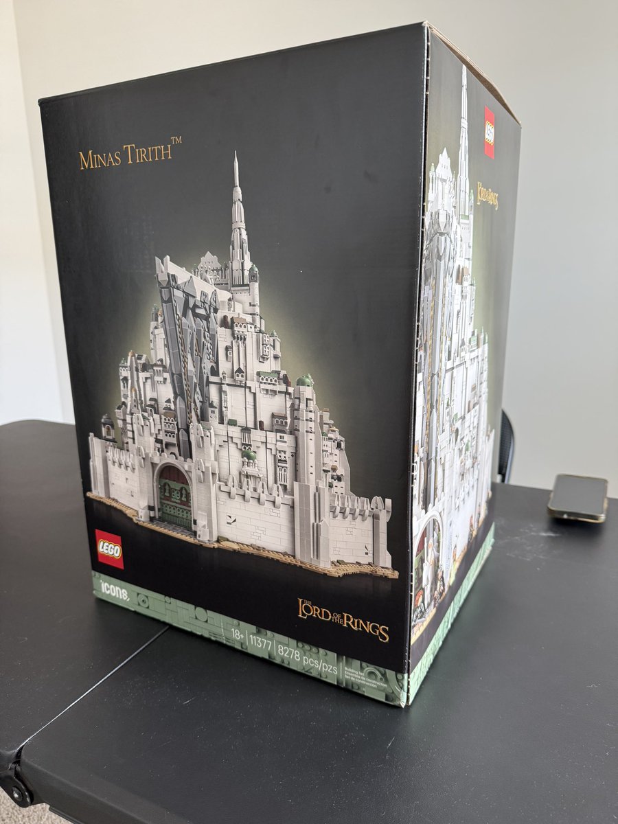 tmmyna's tweet photo. so excited to build this lego set with friends for my weekend activity before studying https://t.co/WyMHtkHZxK
