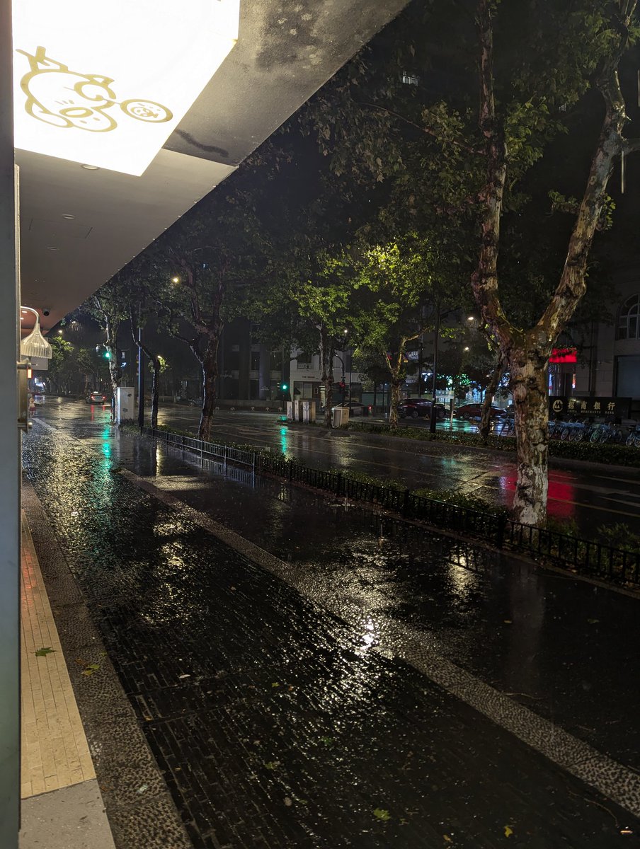 skicerse's tweet photo. 人 我喜欢下雨天 https://t.co/9Qeecw2mj0