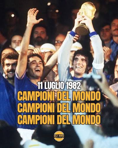 QuilinkIt's tweet photo. 🇮🇹🏆 11 luglio 1982: una notte entrata nella storia! ⭐“Campioni del mondo, campioni del mondo, campioni del mondo!” 🇮🇹✨Quella frase di Nando Martellini risuonò nelle case di milioni di italiani dopo la vittoria della Nazionale ai Mondiali di Spagna 1982. Un trionfo indimenticabile, un abbraccio collettivo che ancora oggi emoziona intere generazioni. 💙⚽Il gol di Marco Tardelli, la corsa di Paolo Rossi, il sorriso del capitano Dino Zoff: immagini diventate leggenda. 🏆🇮🇹Una data, un ricordo, un’emozione senza tempo. ❤️#11Luglio1982 #CampioniDelMondo #Italia82 #NazionaleItaliana #Azzurri #StoriaDelCalcio #Mondiali1982 #ForzaItalia 🇮🇹⚽
