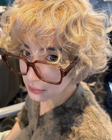 dh999n's tweet photo. 이상할만큼 금발이 잘어울림 https://t.co/f8kxrKMH3V