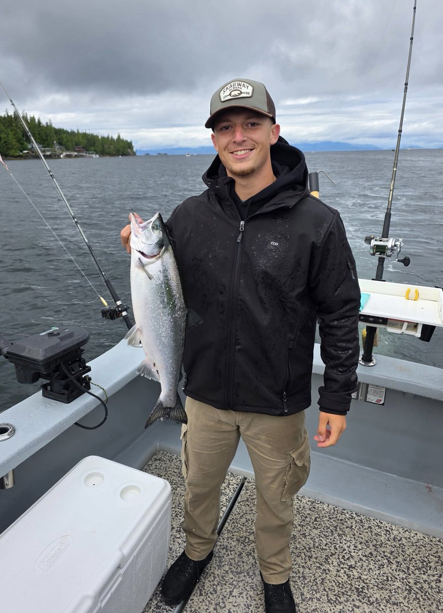 AlexAsatrian22's tweet photo. Had a fun time in Alaska with my family this week!! https://t.co/rDYd13Z53P