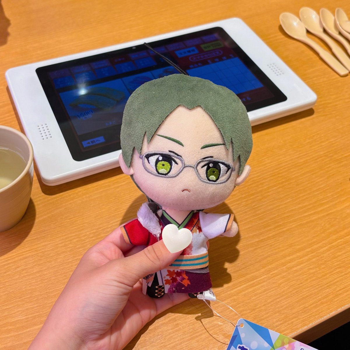 nui_910's tweet photo. これは、出逢って30分で回転寿司に連れて
来られたはすみ←何も分かっていない https://t.co/O1BQerVksX