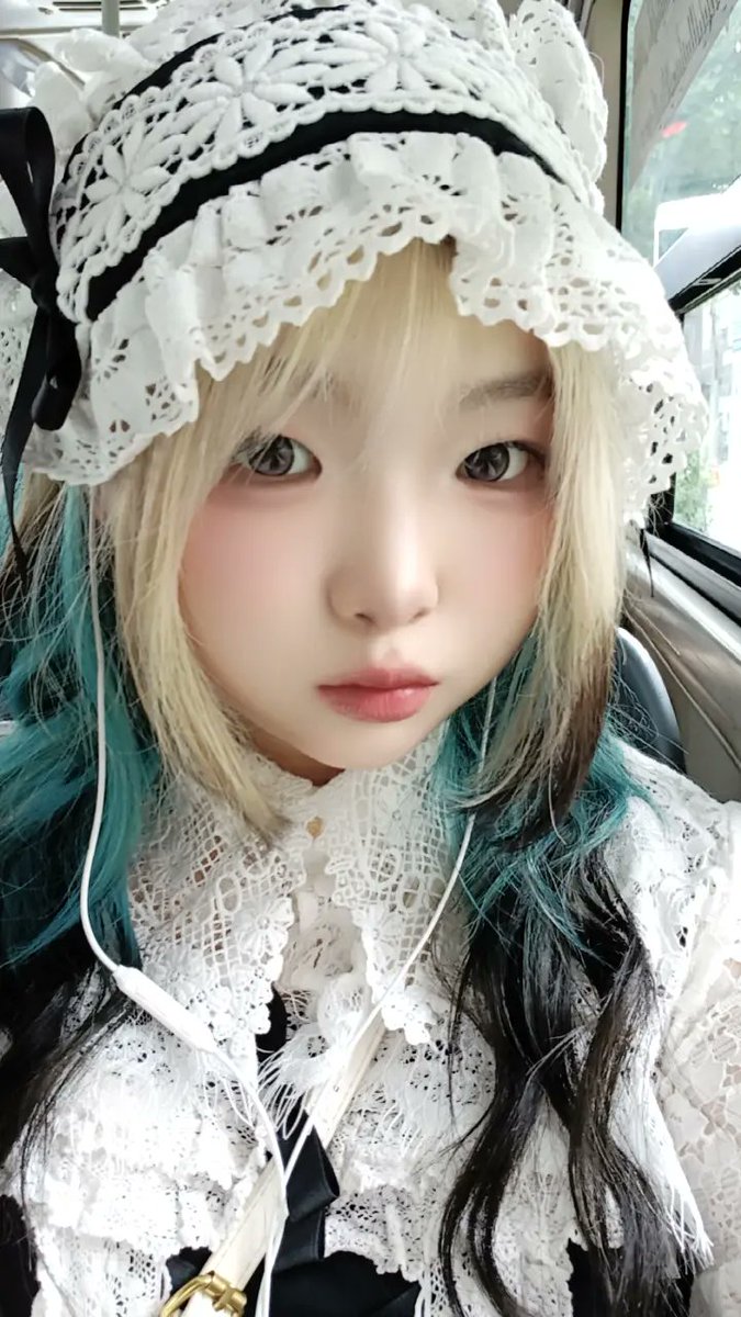 BUlbeolin's tweet photo. #로리타트친소 #로리타_트친소
입시하는 고딩입니다 오늘 놀구 왔어요 https://t.co/dg1BhKHODR