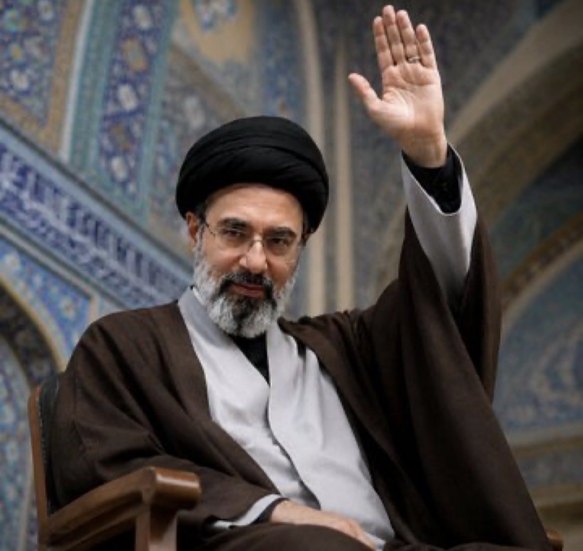 Seyedbaloch_ir's tweet photo. دوباره مثل اوایل انقلاب؛ خمینی و‌ خامنه ای ترکیب برنده جمهوری اسلامی! https://t.co/HnBRy3UYi5
