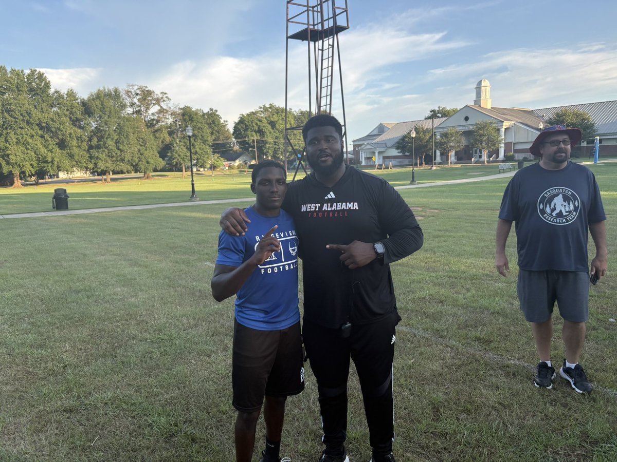 TheAndreConyers's tweet photo. Deeply blessed and thankful to be able to attend the @uwa_football camp thanks to Coach @KalebJ72!!!! https://t.co/2NNsREIeYc