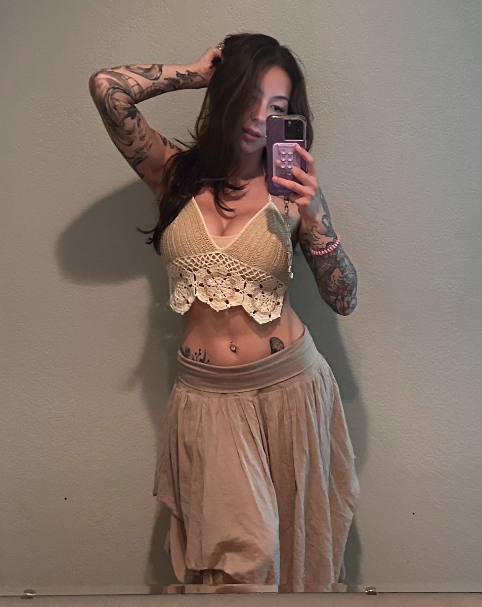 OnyxKimx's tweet photo. just dropping in to say when I’m sick I still serve 

if only I felt as good as I looked -__- 
(fr I feel awful rn) https://t.co/BOyq8xyPXk