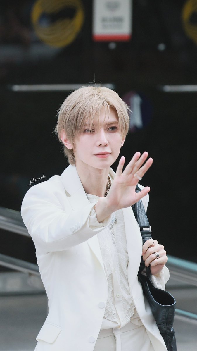 _ldonsrk21's tweet photo. 260703 뮤뱅 퇴근

✨🤍🐩

#여상 #강여상 #YEOSANG
#에이티즈 #ATEEZ https://t.co/1D9Up6vdiJ