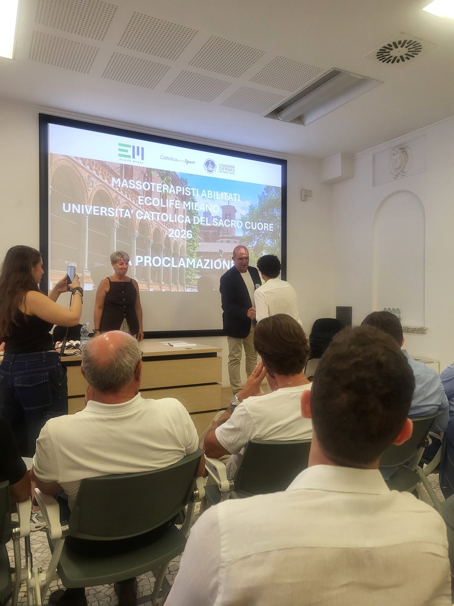 ColucciLc's tweet photo. @LucaColucci1 @settalese @mar_co_lucci @truccazzano @Unicatt #massoterapista
Complimenti, Amò #pollo05!!!
Mamma #Ciana ed io, sempre fieri di Te.
#ecolife #Milano #università #cattolica @Unicatt https://t.co/366RSTEZUy