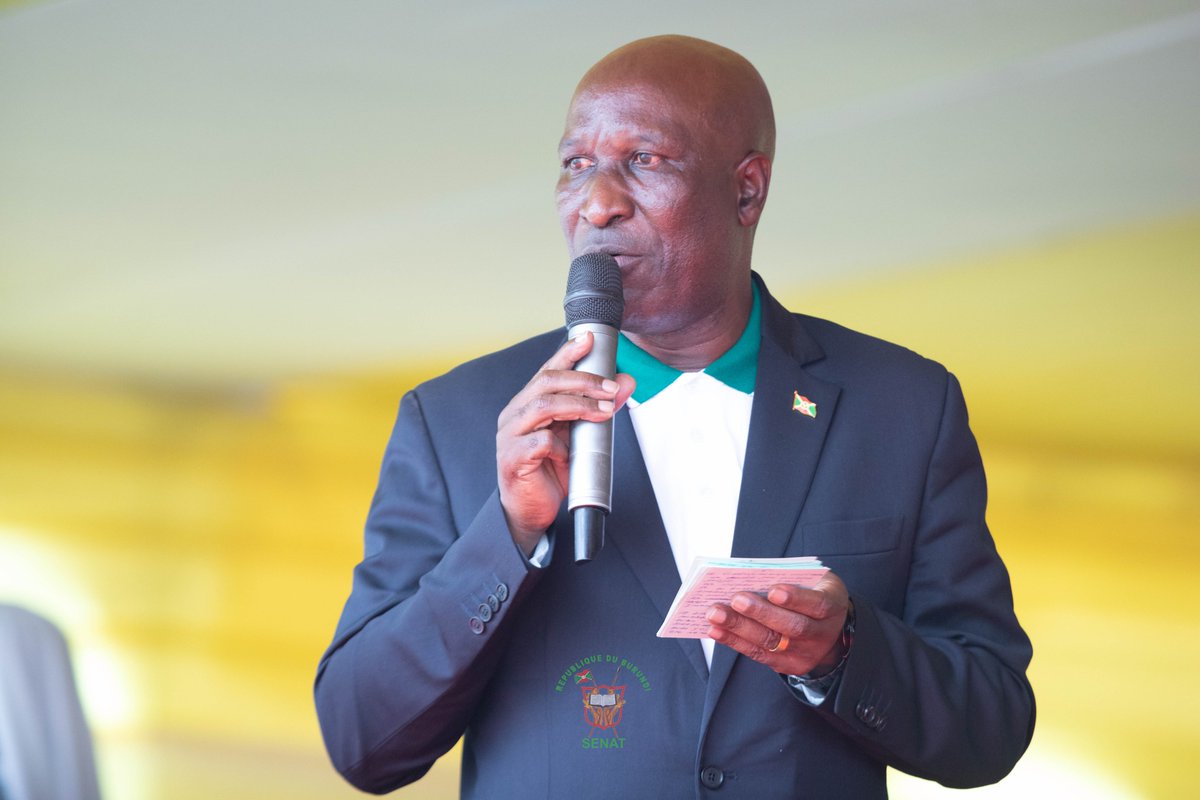 GihangoStFPa's tweet photo. Le président du @Burundi_senat, en même temps président du comité d’organisation de ces cérémonies, a remercié tout le monde pour sa contribution. Toutefois, Très Honorables Gervais Ndirakobuca a demandé pardon pour toute irrégularité qui aurait marqué les préparatifs. https://t.co/4sNZF4a31V