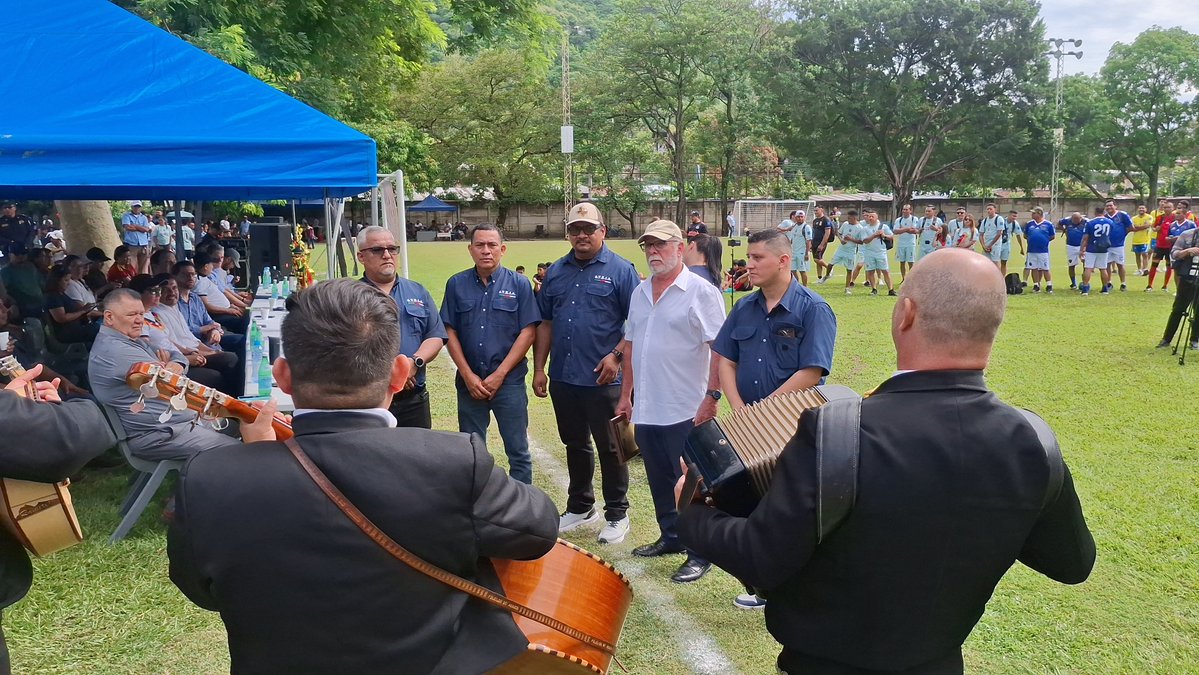 STEIA_Sv1's tweet photo. El Sindicato de Trabajadores de Empresa Ingenio El Ángel (S.T.E.I.A.) expresa su más profundo reconocimiento y gratitud a Don Juan Wright por su ejemplar trayectoria, su liderazgo basado en valores y su permanente compromiso con el diálogo social, el respeto a la dignidad del trabajo y el fortalecimiento de las relaciones laborales.

En el marco de la celebración de su natalicio, honramos su legado y su valiosa contribución al desarrollo de Ingenio El Ángel, reconociendo que el respeto, la confianza y el entendimiento siempre serán el mejor camino para construir un futuro compartido.

"El verdadero liderazgo deja huellas en las personas y construye puentes para las futuras generaciones."