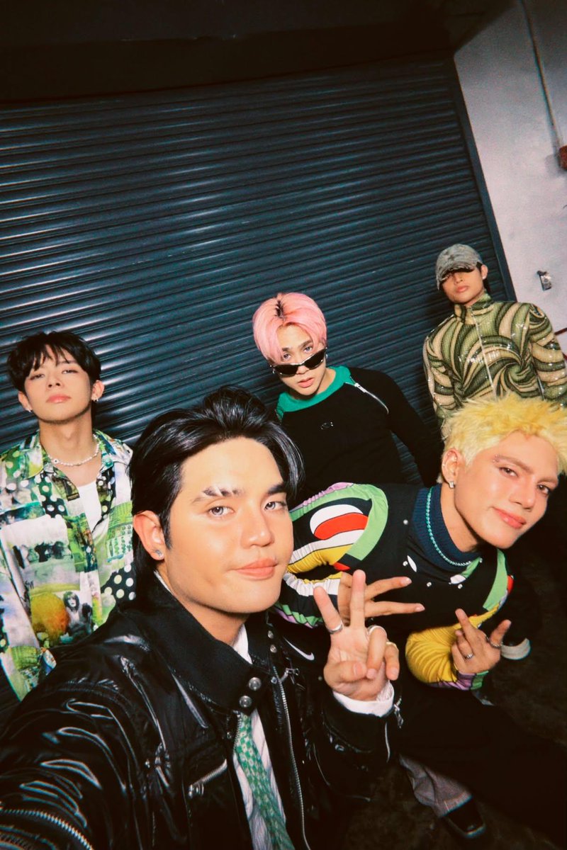 rxyvester's tweet photo. Goodluck sa Lollapalooza SB19!!! I really cannot wait. I have a feeling a lot of things are gonna change and start moving for you guys. Eto na yun! โจ๏ธ
SB19 HEADLINES OPM CON
@SB19Official #SB19
#SB19AllForGenerations https://t.co/fqF7aFNz7V