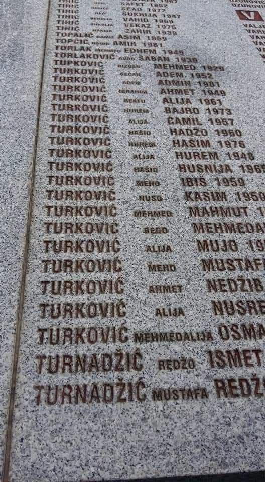 umuttgunerr's tweet photo. Sırplar bize Türk derdi. Bosna’da kim müslümansa Türk’tü” diyordu Aliya...

Sırp Kasabı Miladic Srebrenitca Katliamı’ndan sonra: "Türkler'den nihayet yüzlerce yıllık intikamımızı aldık.." dedi.

“Unutulan soykırım tekrarlanır” dedi Aliya... https://t.co/e7RTJXGwC1