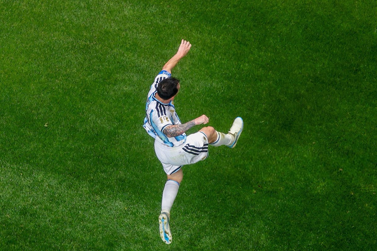 M10GOAT's tweet photo. الأسطورة ميسي في آخر 9️⃣ مباريات له في كأس العالم:

• 13 هدف ⚽️
• 3 أسيست 🅰️

سجّل في جميع المُباريات 😰🐐 https://t.co/89s5qXzYb8