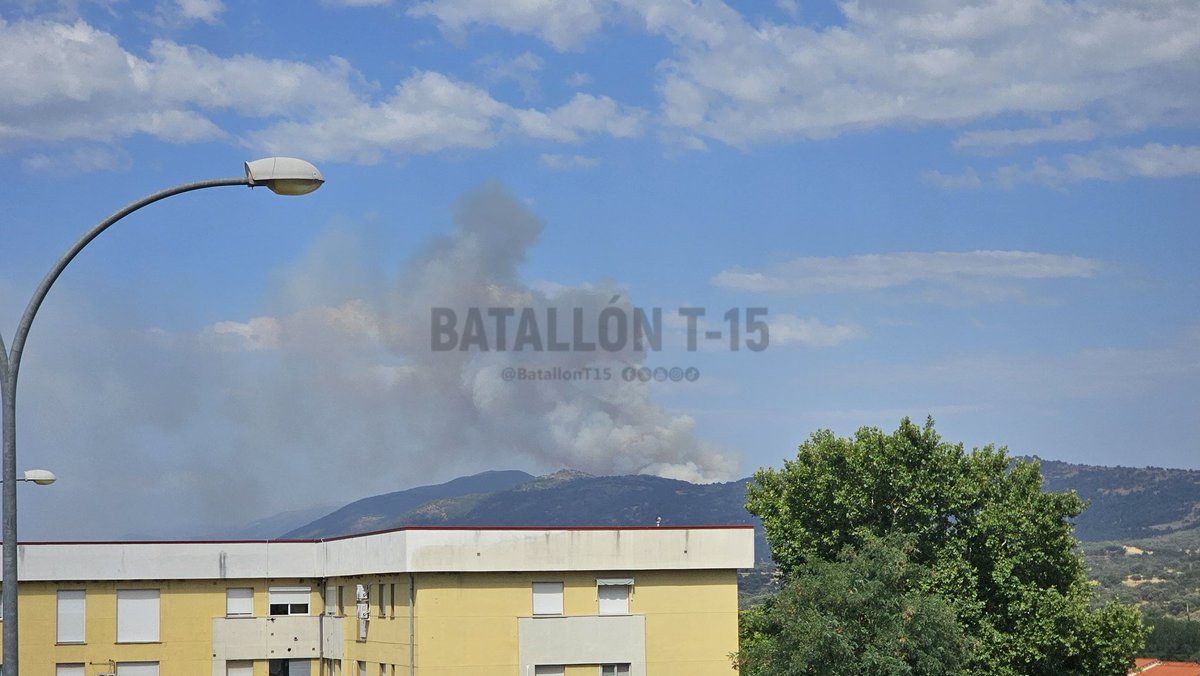 Batallont15's tweet photo. #Cáceres | Declarado un incendio forestal en Gargüera; #IFGargüera.
Movilizados medios del #PlanINFOEX, @DiputacionCC, @mitecogob y @BRIF_PINO . https://t.co/VZm6v3ZjJP