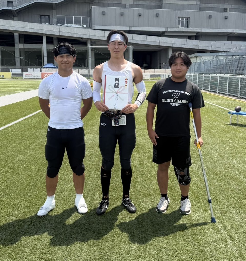 blindsharks's tweet photo. 【OB会より支援金授与】
OB会より支援金をいただきました。
私たちは皆様のおかげで、日々練習に打ち込み、活動することができています。誠にありがとうございます。
ご声援に応えられるよう、より一層2部昇格に向けて尽力してまいりますので、今後ともご支援、ご声援のほどよろしくお願いいたします。 https://t.co/j706ec7UCY