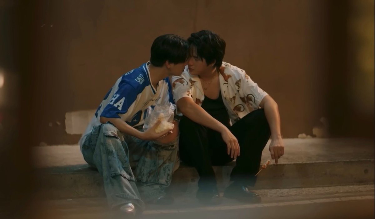feanyx_'s tweet photo. This part where Zhan tells Henri, “I’m not a fighter. I’m more of a lover.” bcs their whole story is built on Zhan going against his dad and choosing love on his own, even if it’s with a man he hired to be his fake boyfriend 😌

#JulyWithWinnySatang https://t.co/SAzgsgF0wX