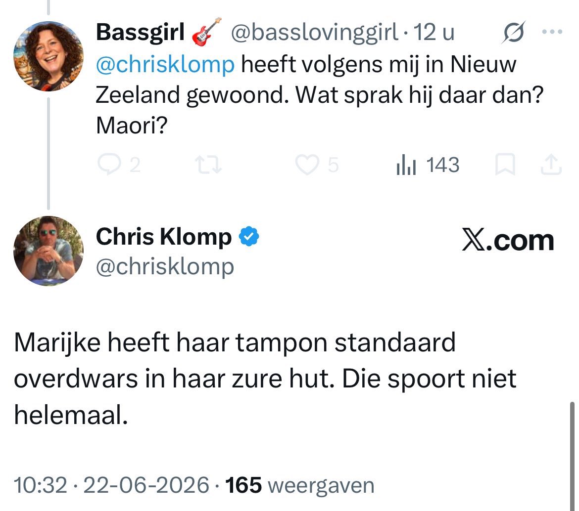ErinGoed's tweet photo. @Maanlamp “Liefde is sterker dan haat” volgens de “grote liefde” nummer zoveel van Chris Klomp. 
Hilarisch toch?😂 https://t.co/bhlkYVYFPx