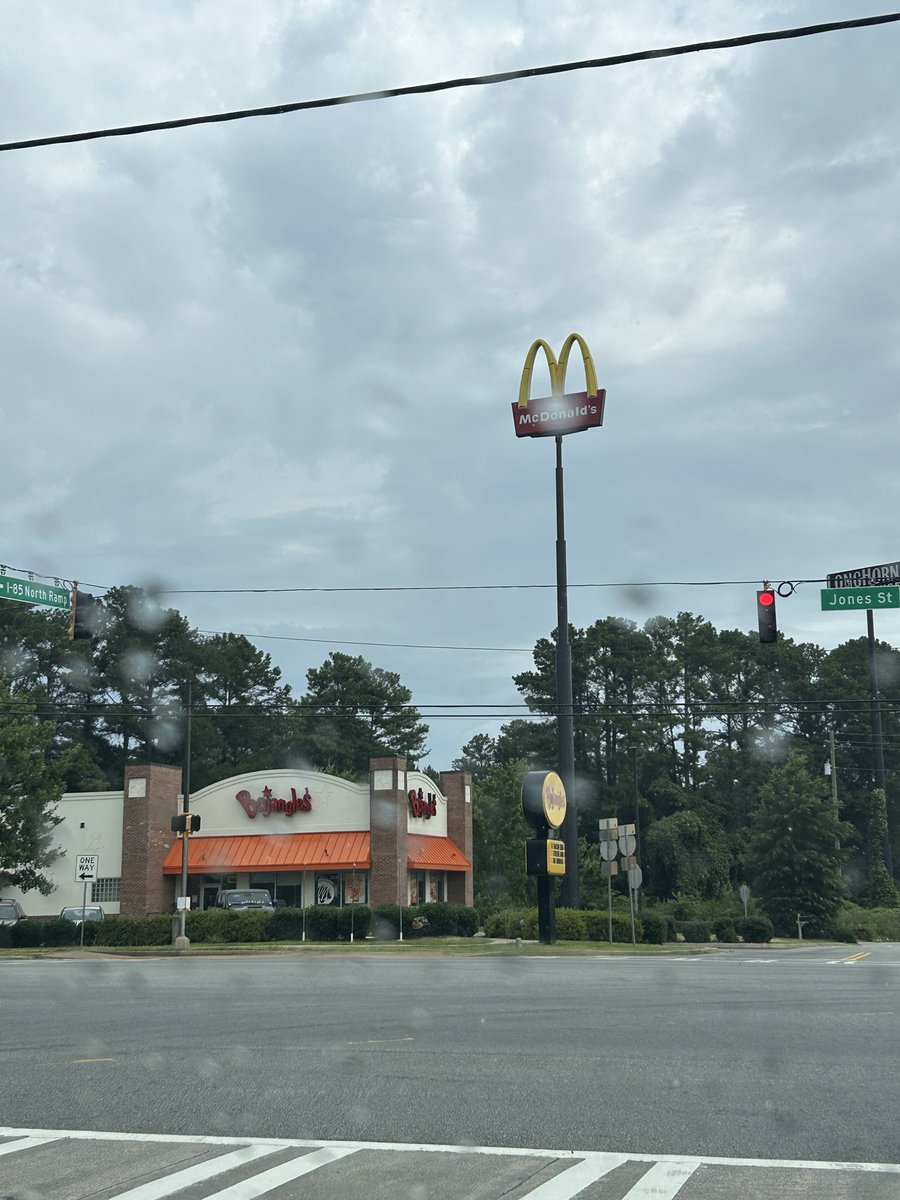 mitchallman8008's tweet photo. And suddenly all is right in the world #DownInDixie #CajunChickenFiletBoRoyndsAndCheerWine https://t.co/WSgl2URlIV