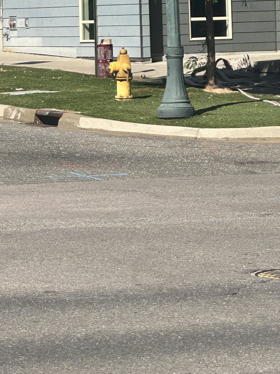 LisaTherioxpsm's tweet photo. Attn: All Denver fire 🔥 departments are you missing a hose??????🤷🏾♀️🤷🏾♀️🤷🏾♀️🤷🏾♀️🤷🏾♀️🤷🏾♀️🤷🏾♀️@Denver_Fire #firefighters #fire #waterhose #firehydrant https://t.co/ccfLJmLnT6
