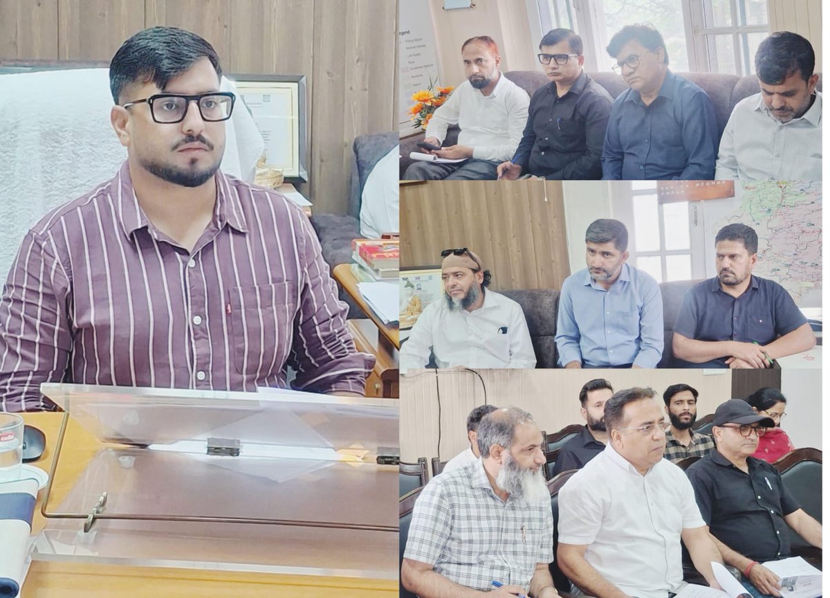 DioRajouri's tweet photo. DC #Rajouri @Abhi1shrma reviewed the implementation of #SamagraShiksha &amp; #PMPOSHAN, directing monitoring of seasonal education centres &amp; timely completion of all infrastructure projects. Also stressed on quality education, improved enrolment &amp; adequate staff in schools.
@diprjk https://t.co/3EyQHKWW3I