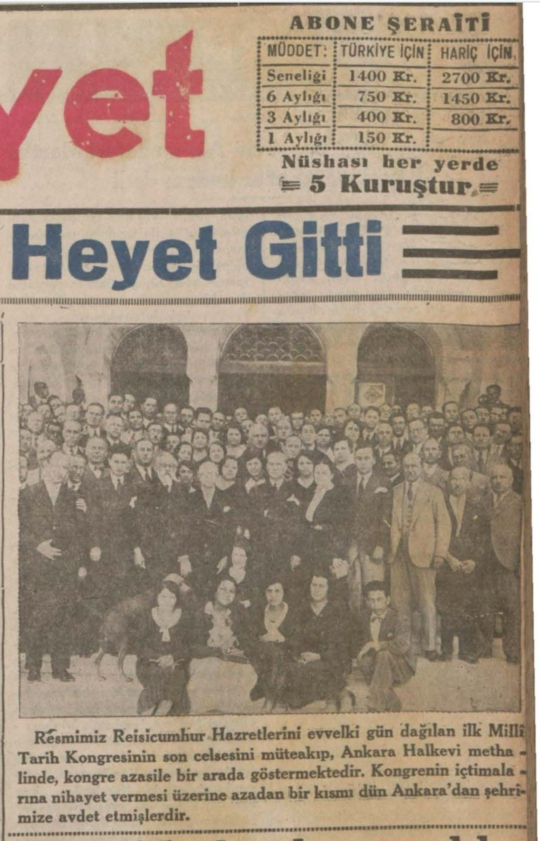 SMEYDAN's tweet photo. Atatürk, 94 Yıl Önce, 12 Temmuz 1932’de Türk Dil Kurumunu kurdu.

"Türk dili, dillerin en zenginlerindendir; yeter ki bu dil şuurla işlensin. Ülkesini, yüksek bağımsızlığını korumasını bilen Türk milleti, dilini de yabancı diller boyunduruğundan kurtarmalıdır.” (Mustafa Kemal (Atatürk), 2 Eylül 1930)

Atatürk, Türkiye’nin tüm geçmişini, Türk ulusunun tarihini araştırması için 15 Nisan 1931’de Türk Tarihi Tetkik Cemiyeti’ni (Türk Tarih Kurumu’nu) kurmuştu. Bu derneğin ilk kurultayını yaptığı 11 Temmuz 1932’de aydınları Çankaya Köşküne davet etti;“Türk Tarihi Tetkik Cemiyeti gibi bir de ona kardeş dil cemiyeti kuralım. Adı "Türk Dili Tetkik Cemiyeti" olsun” dedi; derneğin tüzüğünü, kurucularını da belirledi. 12 Temmuz 1932'de "Türk Dili Tetkik Cemiyeti" adıyla Türk Dil Kurumu kuruldu.

Türk Dil Kurumu (TDK), yüzyıllarca Arapça ve Farsçanın baskısında kalıp zenginliğini ve öz güzelliğini kaybedip yok olmaya yüz tutmuş Türkçeyi kurtarıp canlandırmak için çalışmalara başladı. TDK, tarama, derleme ve türetme çalışmalarıyla bir taraftan unutulmaya yüz tutmuş yüzlerce Türkçe sözlüğü derleyip toplayıp yeniden dile kazandırırken, diğer taraftan türetme seferberliği ile çoğu bugün de kullanılan yüzlerce Türkçe sözcük türetilmesini sağladı. Gazetelerde "Osmanlıcadan Türkçeye Karşılıklar Klavuzu" yayımlandı ve yüzlerce sözcüğe Türkçe karşılıklar bulundu. Bu Türkçe sözcüklerin çoğunu bugün kullanıyoruz. (Ekteki gazeteye bakınız)

Bu dil çalışmalarına katılan Atatürk de 1937 yılında Arapça Farsça geometri terimlerini Türkçeleştirmek için bir geometri kitabı yazdı. Çok sayıda terimi Türkçeleştirdi. Bugün Atatürk'ün o kitabımda yer alan Türkçe terimlerin neredeyse tamamı kullanıyoruz. (Bkz.👇
https://t.co/uOk5O2L2eC

 "Vatandaş Türkçe konuş" kampanyaları yapıldı, ülkedeki yabancı okullara Türkçe dersi kondu, müfredattan Arapça ve Farsça dersleri kaldırıldı, din dili Türkçeleştirildi. Türk Dil Tezi geliştirildi. Bu tezi ve Türk dilinin temel sorunlarını tartışmak, Türk dilini geliştirmek için Türk Dil Kurultayları düzenlendi.  

Atatürk, Türk Tarih ve Dil Kurumlarını özellikle "dernek"  olarak kurmuştu. Bilimin özerkliği için bunu yapmıştı.  Yazdığı vasiyetnameyle bu kurumlara gelir bırakarak bu kurumların özerkliğini güvence altına almıştı. Ancak 12 Eylülcüler, 1983’te Atatürk'ün vasiyetini çiğneyerek Atatürk'ün özerk yapıda kurduğu bu kurumları devlet dairesi yaptılar; kurumlar 40 yıldır siyasetin güdümünde!