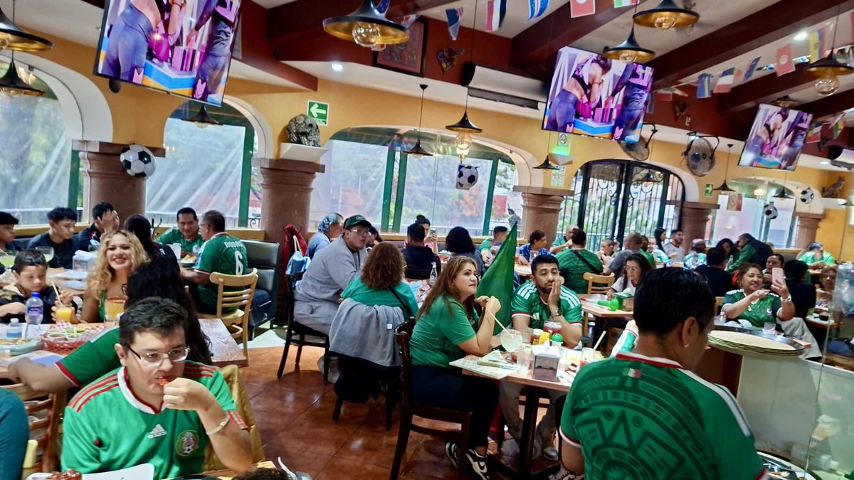 ElCarnalMx's tweet photo. 🧀🇲🇽 ¡Reúne a la banda, pide tus platos favoritos y disfruta la goleada!
Si te gusta ver fútbol, dale clic al ❤️ Sugerencia del día de partidos: molcajete estilo El Carnal.

11 de Julio: 
3:00 pm Noruega 🇳🇴 vs Inglaterra 🏴󠁧󠁢󠁥󠁮󠁧󠁿 
7:00 pm Argentina 🇦🇷 vs Suiza 🇨🇭
#ElCarnalMx  #futbol https://t.co/AeREJNHeO4