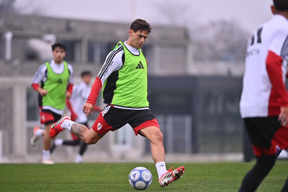 RiverPlate's tweet photo. 📸 Seguimos preparándonos para la segunda mitad del año 💪⚽️ https://t.co/vhDPnQnIc7