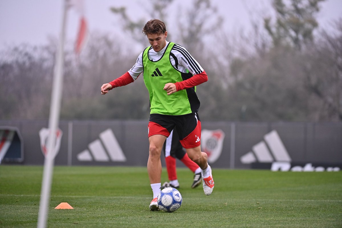 RiverPlate's tweet photo. 📸 Seguimos preparándonos para la segunda mitad del año 💪⚽️ https://t.co/vhDPnQnIc7