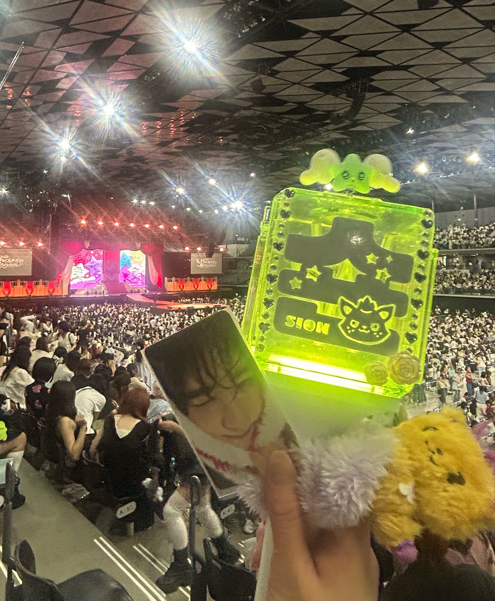 _starrysky_s2's tweet photo. ウィシペンミ、王子様衣装に着ぐるみ、学ランて見たいもの全て見させてくれて悔いなしだよ……😭😭アインもTTもシオンくんのCatchCatchも全部良かった🥹

 #6人の王子様がプロポーズしてくるなんて聞いてないんですけど  #NCTWISH https://t.co/Tfem0ODL1g