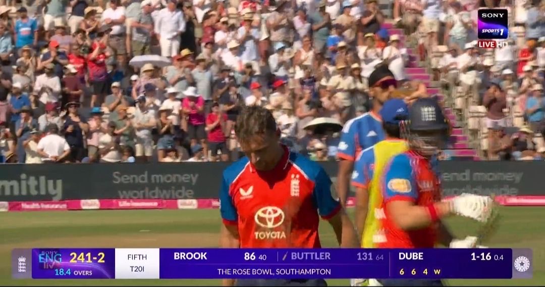 mufaddal_vohra's tweet photo. JOS BUTTLER HAMMERED 131 (64) AGAINST INDIA. 

- An iconic knock by Buttler. 🤯 https://t.co/VZpqBOLJLd