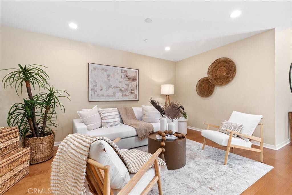 veneta_dev's tweet photo. Open house TODAY 1–4 PM at 21 Gramercy #312, Irvine! ✨

Spacious 2-bed, 1,648 sq ft condo in Central Park West with resort-style pool, gym, and clubhouse 🌴

Stop by or get details: https://t.co/j88CAn6Wi2
Email Kurt: kurt@kurtrealestate.com https://t.co/iAF1HkgOzA