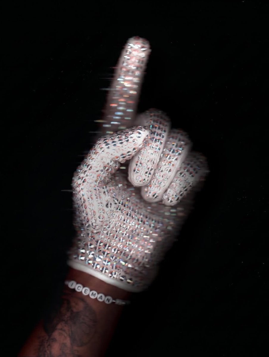 Rap's tweet photo. Despite its title, Drake's "2 Hard 4 The Radio" is now #1 on today's U.S. Rhythmic Radio chart‼️📈 https://t.co/Nia4El5hZL