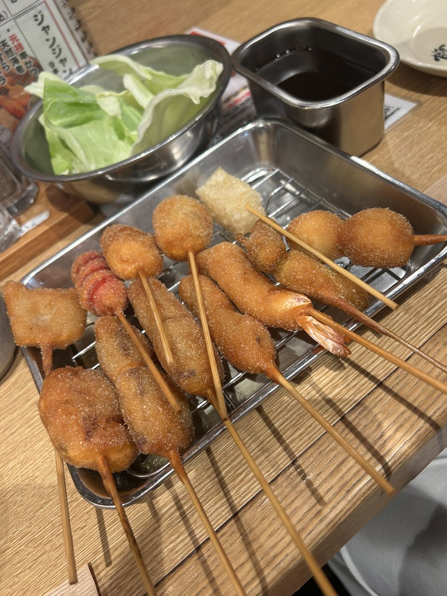 ritosa2418's tweet photo. 麦食音祭でアフター万博楽しんで、新世界行って通天閣登って､時間が足りない…明日も休みだしもう1泊するか!!って事で､急遽🚄変更とホテル予約…笑 https://t.co/7ej9GpoZ5Q