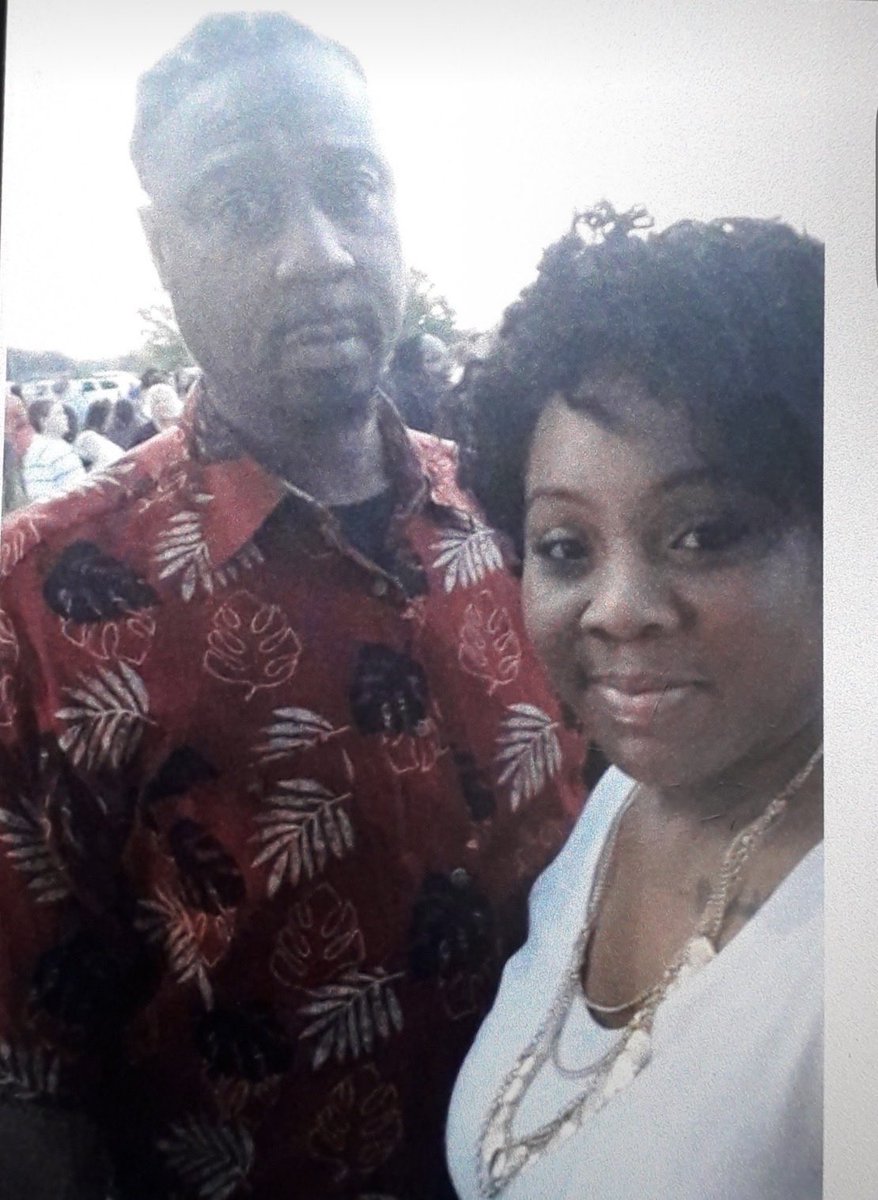 SnowfromDacity's tweet photo. @Bdonna456290 @Variety This alleged sister who is in a photo with her biological dad? 😂😂 who she shares the same facial features with? You people need help 🙄 https://t.co/i088DWCPcQ
