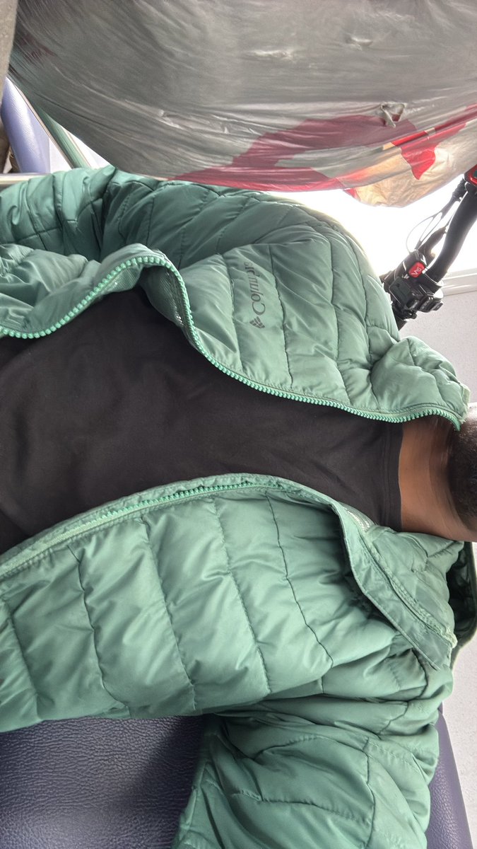 _open__ended's tweet photo. @wmata can we make sure there’s not a 30 degree difference between outside and the train 🥶 i have to bring a jacket just to ride the train https://t.co/bdd1wzpj2n