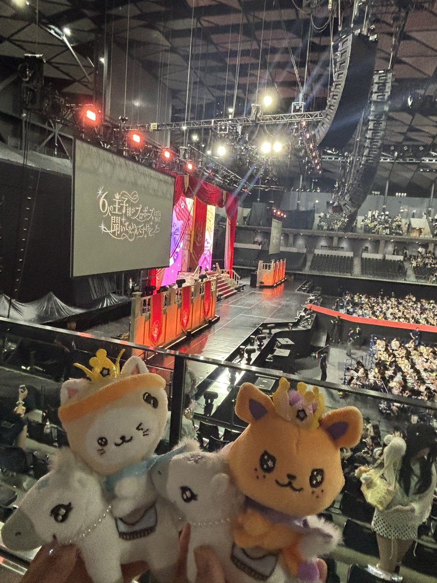 awabi_lips's tweet photo. 1公演目、後ろのブロックからの２公演目ステサイという神席に全て救われた一日でした！！明日も楽しみます！押忍! https://t.co/zn1Af5i5eJ