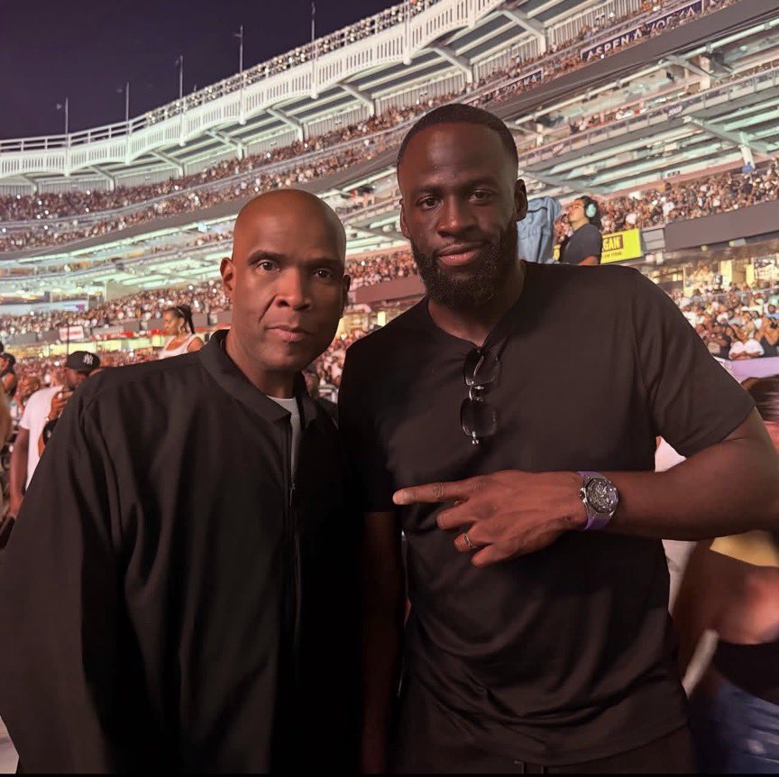 Fullcourtpass's tweet photo. LeBron James and Draymond Green at Yankee Stadium together last night 👀 

(h/t @CavsFrog) https://t.co/zZKwykO7fk