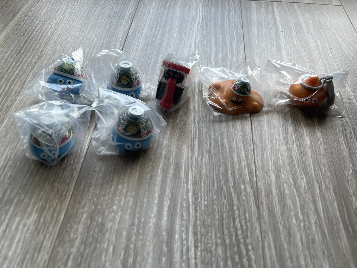 kumagull15's tweet photo. 吉野家のドラクエフィギュアはコンプできけど、どんぶりスライムが被りまくった
友達にあげよう https://t.co/sc6pIanngn