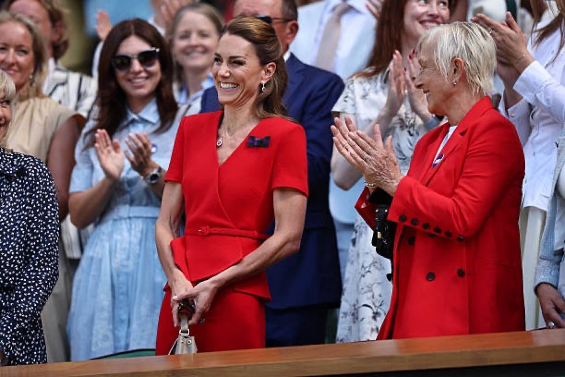 LairdOfThManor's tweet photo. The Princess of Wales response to being cheered is always one of genuine joy. https://t.co/EnSsQ4MnfM