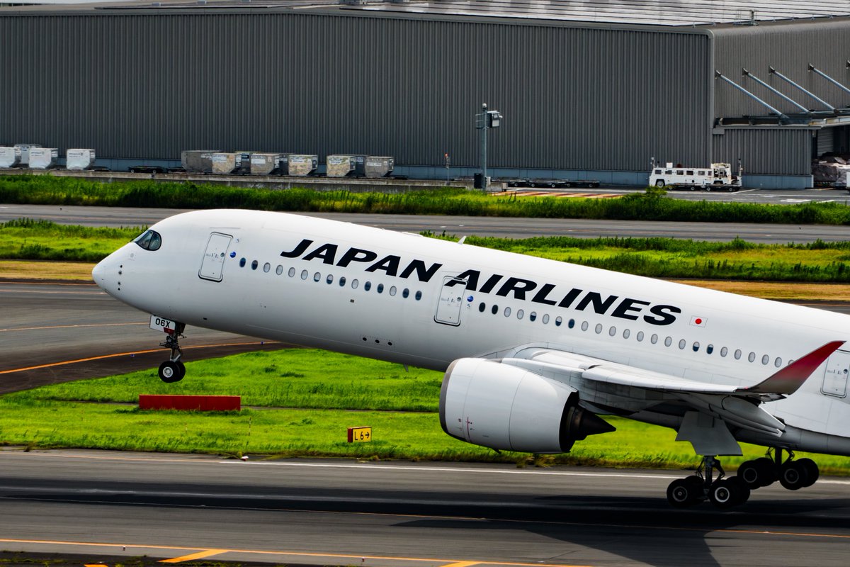 kk_official1's tweet photo. 羽田空港カメラ教室（個人）
天空橋惜しかったな
 #羽田空港
 #JAL https://t.co/bJOT7LA9na