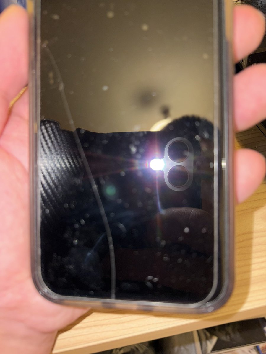 ada19824's tweet photo. 助かりました
#iPhone17

#ELECOM
#強化ガラス
#ビックカメラ
iPhone17
画面の方を

地面に約2メートルの高さから

落としました。保証は入ってませんでした。 https://t.co/G7DHjvjC1r