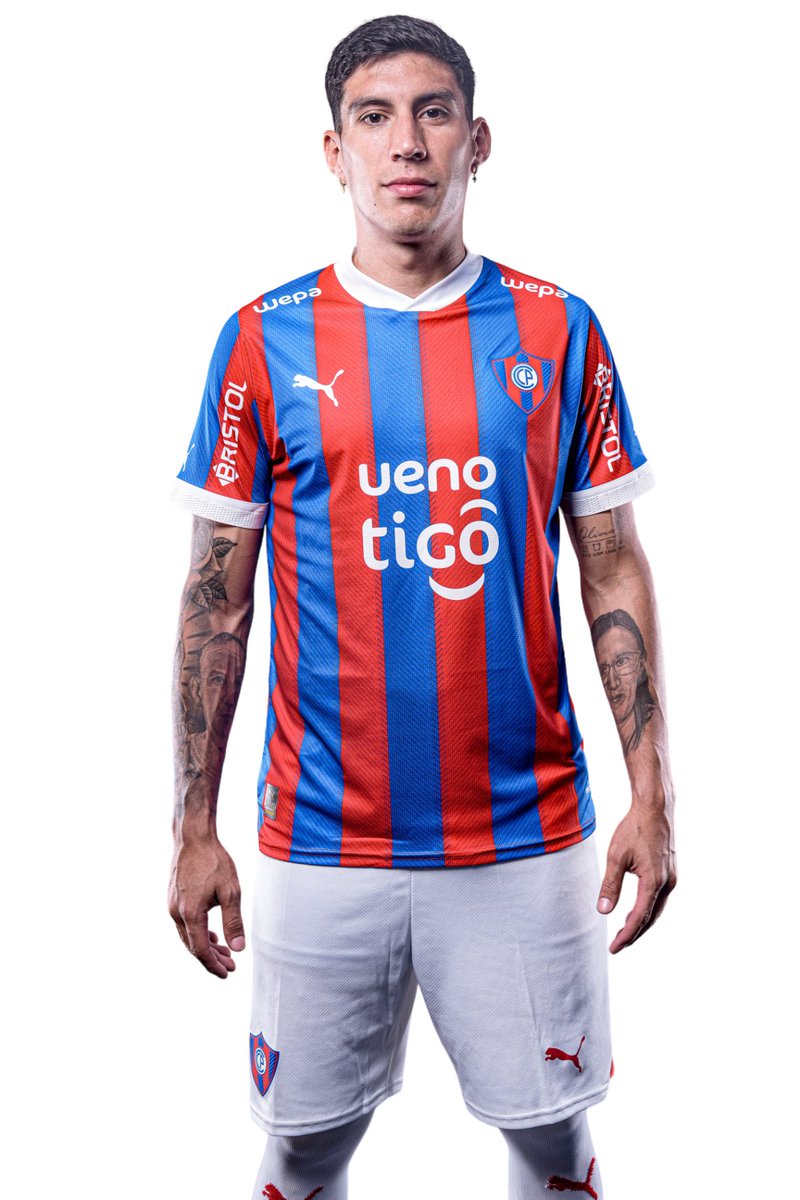 EGMB10's tweet photo. 🚨El ex #CerroPorteño Enzo Giménez fue presentado oficialmente como nuevo jugador de los Gallos Blancos de Querétaro. 🐓🇲🇽

El volante paraguayo de 28 años llega desde Rosario Central para afrontar un nuevo desafío en la Liga MX. ¡Éxitos en esta nueva etapa! 🇵🇾⚽

@urbanasportspy https://t.co/LNTNEb5PI0