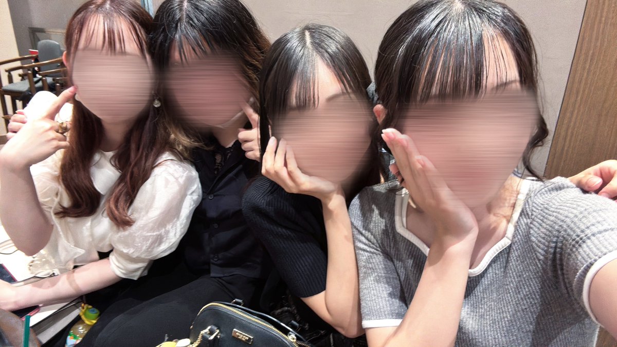 _jua_oO's tweet photo. 天月さんの久々ワンマン楽しかったー！🤩💘💘
天月さんの現場新規を2人連れていきましたよ😸👍🏻 1人はがちで歌い手界隈すら初のライブ、会場ついてオタクたちみた一言目が赤⁉️⁉️⁉️なのめっちゃおもろかった、慣れてたけど初見ならそれはそうだな
お見送り会も可愛くて神🤩🤩🤩 https://t.co/fkwkOy5cYO