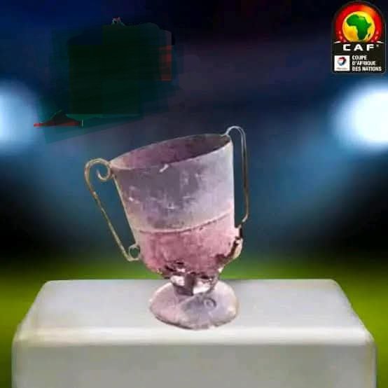 EnarjisT's tweet photo. @MahdiBaladi الفيفا تمنح للفريق المصري كأس الدل والجهل والتخلف بعدما رجع من المونديال مهزوما مدلولا منحني الرأس صغيرا https://t.co/UIsi7Z3qSL
