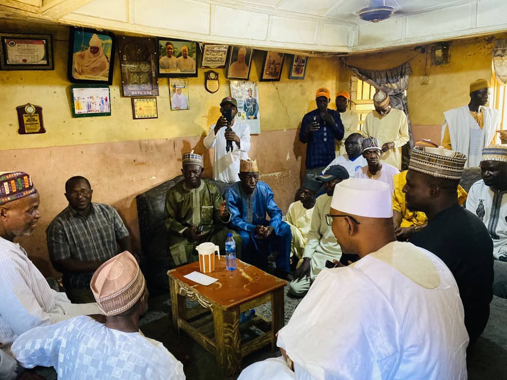 Ubando001's tweet photo. Today, Dr. Aminu Nasir Bashir @AminuEcon the incoming Member of the House of Representatives, paid a condolence visit and visited a sick constituent. A true people-centered leader who stands with his people in both difficult and joyful times. Sabon Gari ga Na ku. Nagari na Kowa https://t.co/cr8XuOZU6g