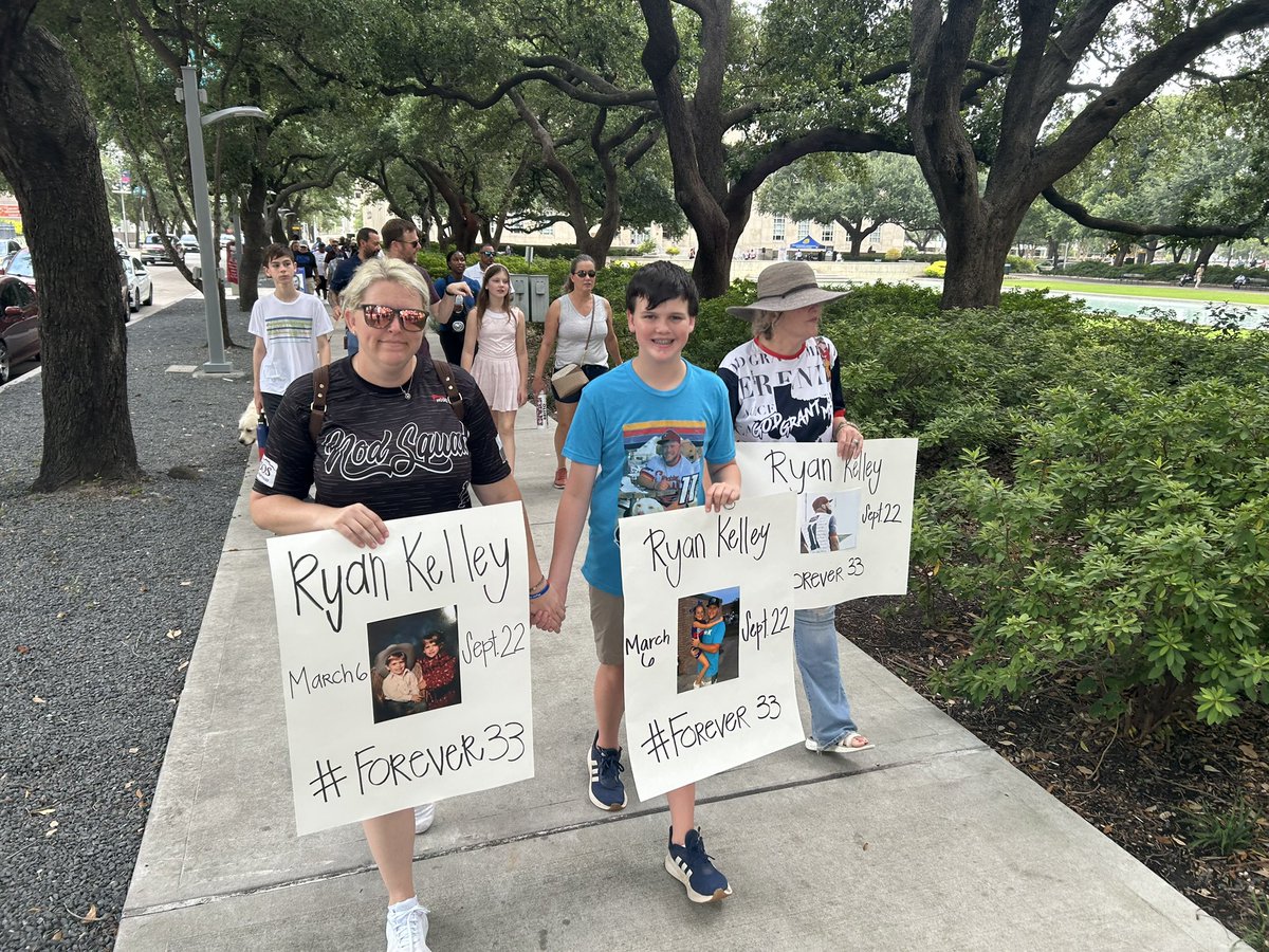 DEAHOUSTONDiv's tweet photo. Today, families who lost loved ones to fentanyl and @UAFentanyl walked with the DEA in #Houston and #SanAngelo to remember the lives lost to Fentanyl and raise awareness of the fentanyl threat.
#walksforlives2026
@TheJusticeDept @DEAHQ https://t.co/J6TkAuqwqp