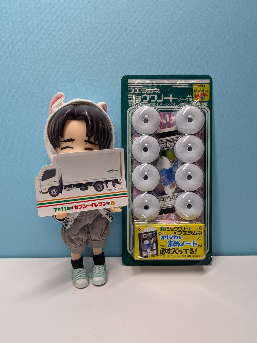 ryonpinyan's tweet photo. 7月11日はセブン-イレブンの日！
おべんとといっしょに
セブン-イレブン限定の
『ショウワノート×フエラムネ』を
買いました！

ステッカーもろた！うれし‥♡

限定おもちゃは
かっこいいカブトムシがでました！
パプアヒメカブトっちゅーんやって。

‥これは、こくごがんばらんと！
ｴｲｴｲｵｰ! https://t.co/pghqULxLru