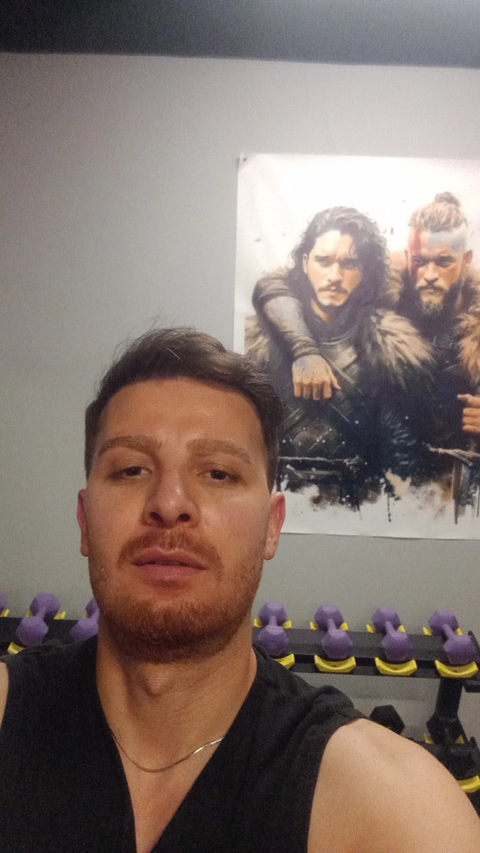 alkan_0634's tweet photo. Herkes konserde, buralar bize emanet. https://t.co/kzLeR95u1G