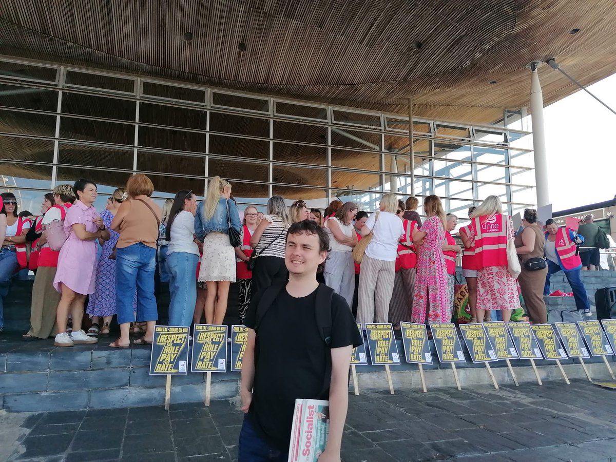 JohnAaronWilli2's tweet photo. Supporting the Cwm Taf workers who should be on band 7! Pay the rate. It’s a 100% women workforce who are being treated appallingly. 

The Welsh labour government treated them appallingly before, and now Plaid Cymru are doing exactly the same. So much for Social Partnership… https://t.co/xvVHUF4K1O