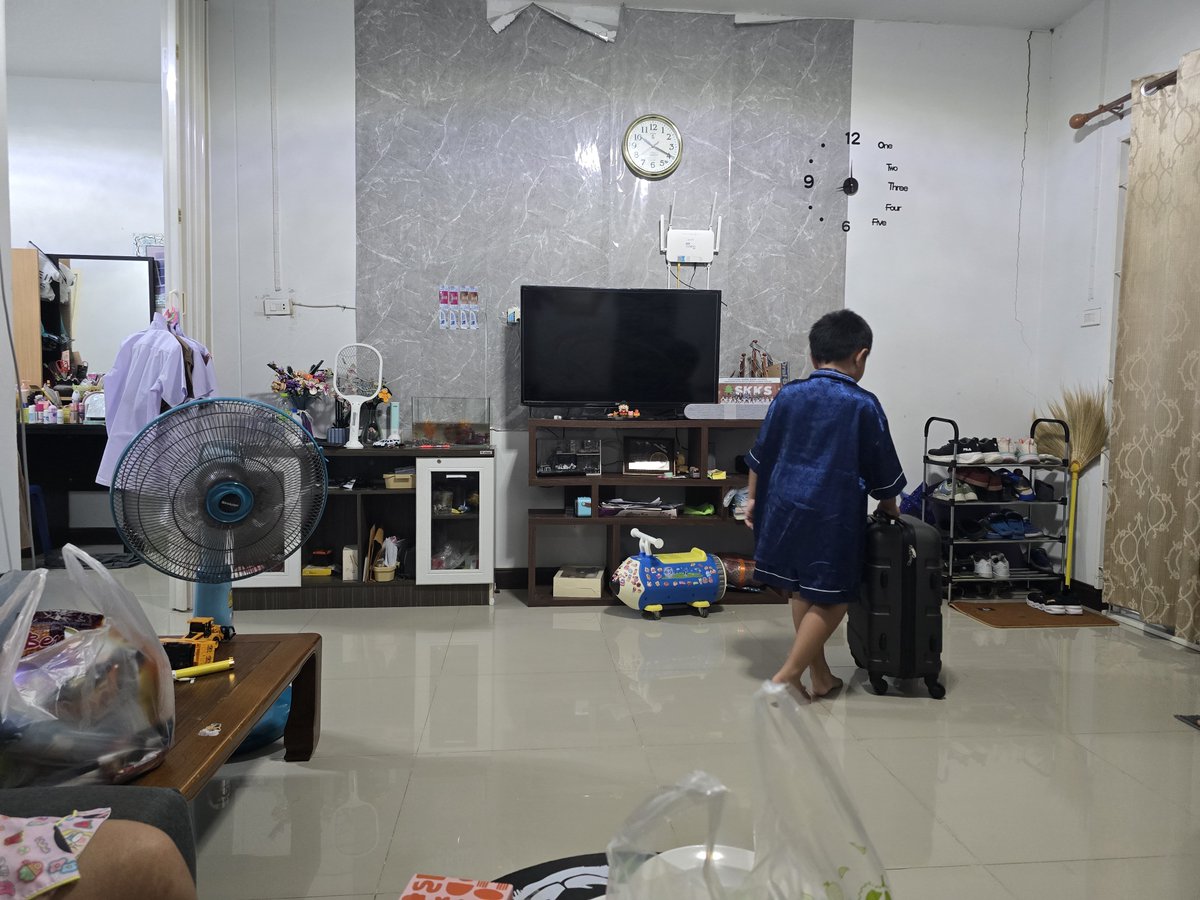thaipay223's tweet photo. สี่ทุ่มมมม ลูกชายก็รอ https://t.co/5HUWY7huH8